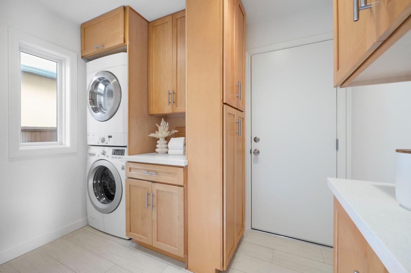 Detail Gallery Image 16 of 34 For 2044 Saint Francis Way, San Carlos,  CA 94070 - 3 Beds | 2 Baths