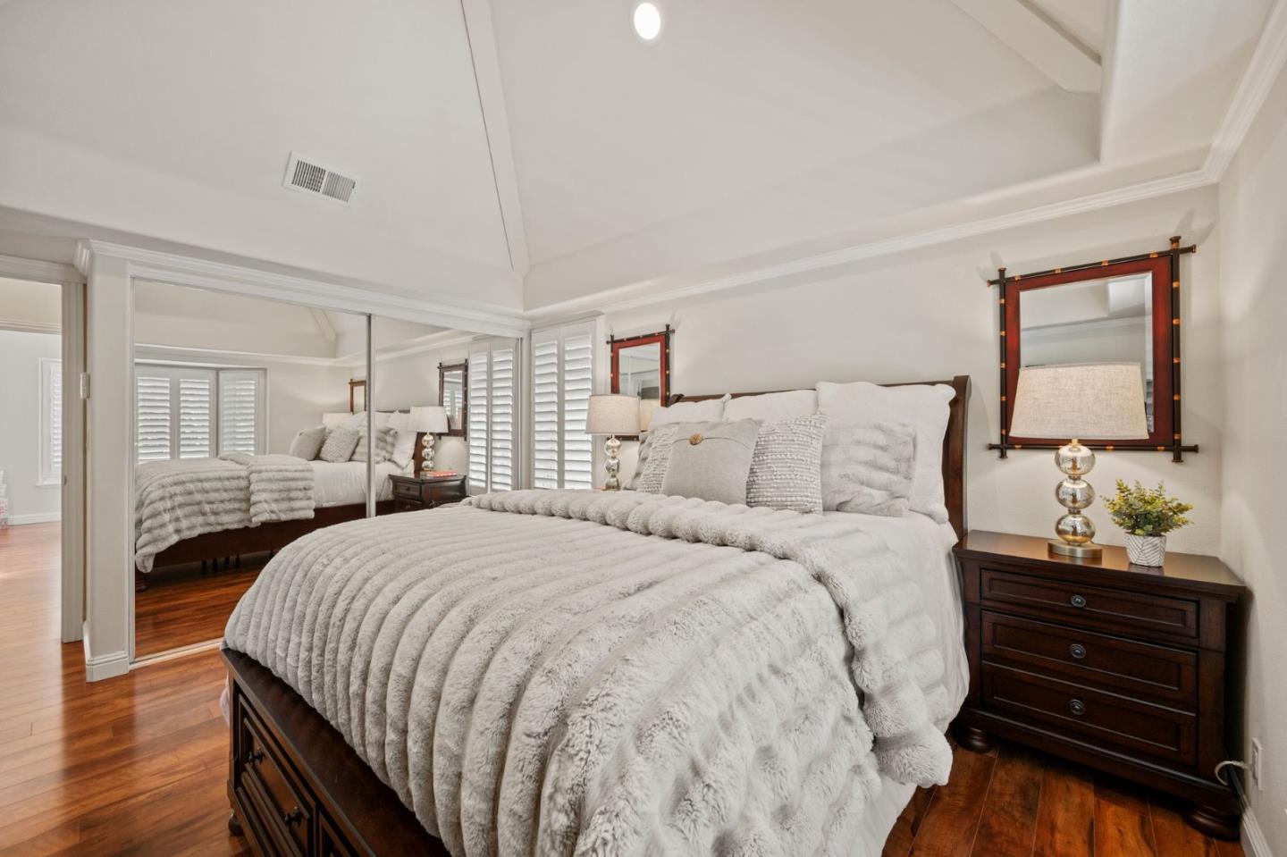 Detail Gallery Image 16 of 39 For 760 Partridge Ave, Menlo Park,  CA 94025 - 3 Beds | 2/1 Baths