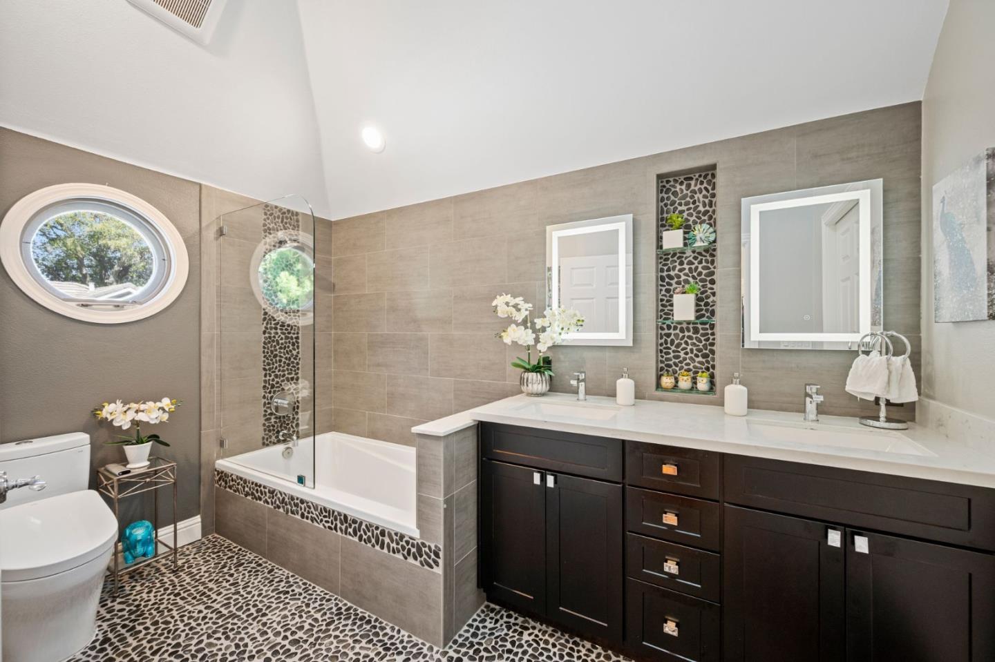 Detail Gallery Image 18 of 39 For 760 Partridge Ave, Menlo Park,  CA 94025 - 3 Beds | 2/1 Baths