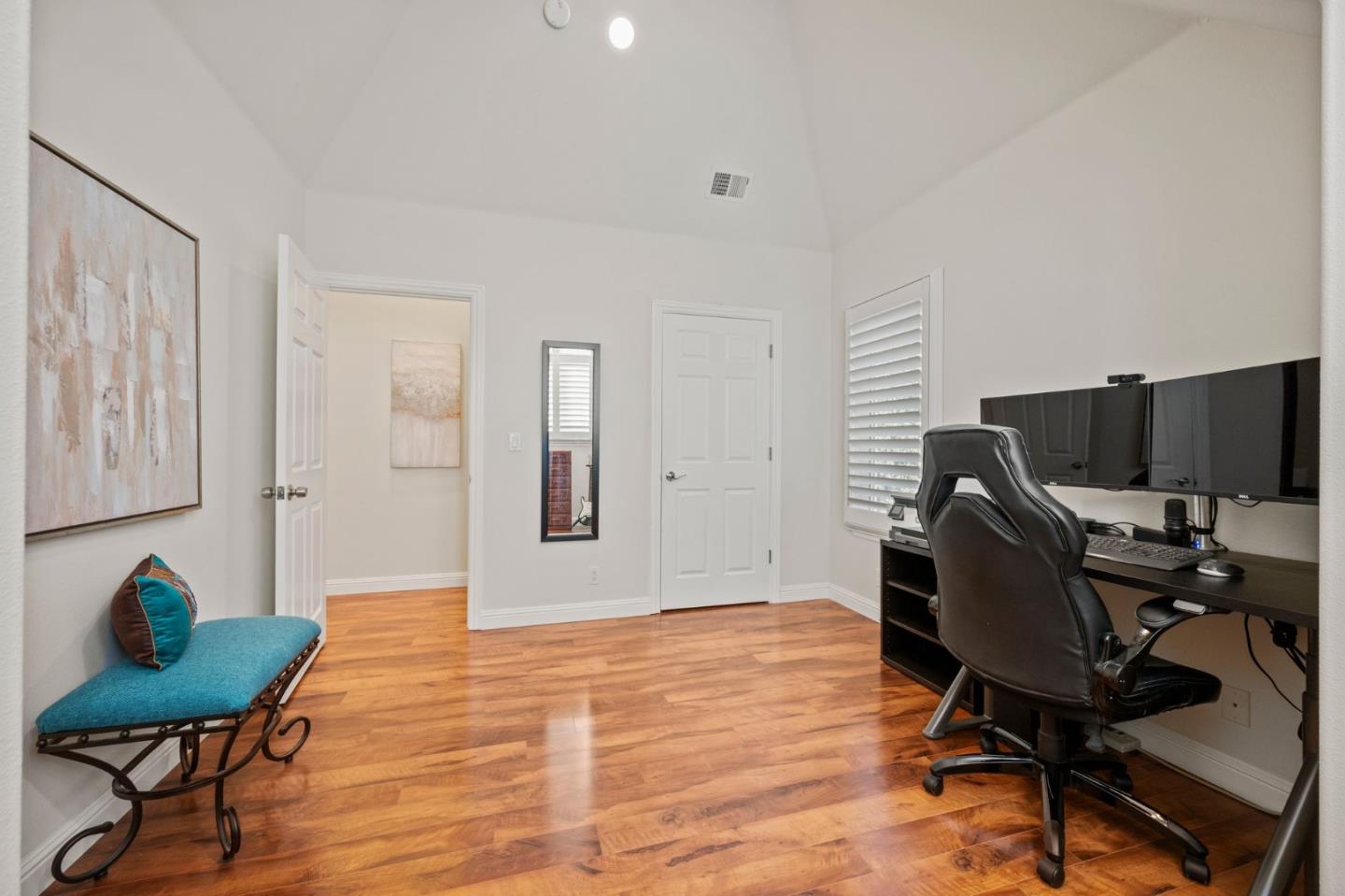 Detail Gallery Image 23 of 39 For 760 Partridge Ave, Menlo Park,  CA 94025 - 3 Beds | 2/1 Baths