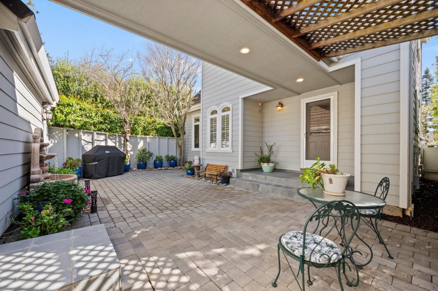 Detail Gallery Image 26 of 39 For 760 Partridge Ave, Menlo Park,  CA 94025 - 3 Beds | 2/1 Baths