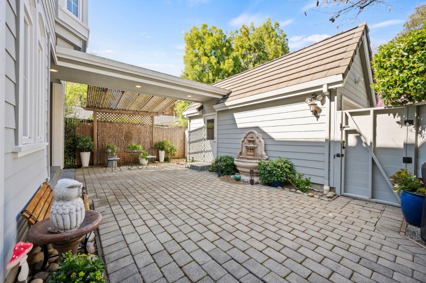 Detail Gallery Image 29 of 39 For 760 Partridge Ave, Menlo Park,  CA 94025 - 3 Beds | 2/1 Baths