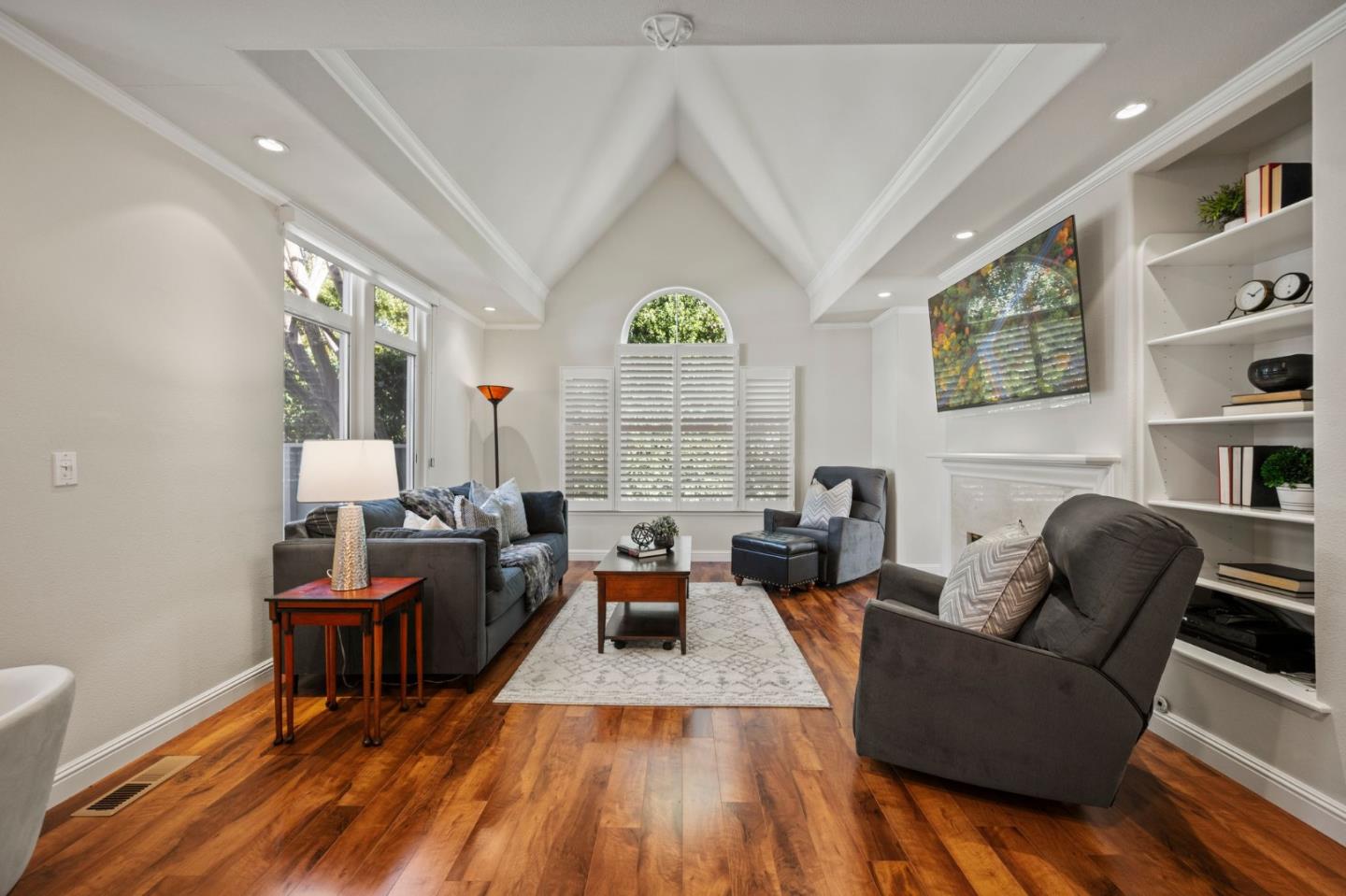 Detail Gallery Image 4 of 39 For 760 Partridge Ave, Menlo Park,  CA 94025 - 3 Beds | 2/1 Baths