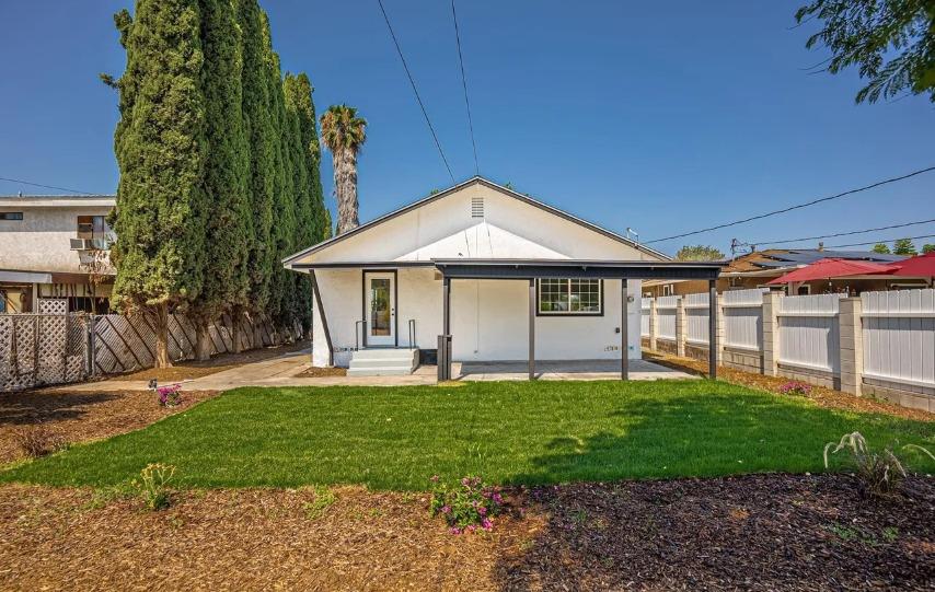 Detail Gallery Image 11 of 28 For 635 Paraiso, Spring Valley,  CA 91977 - 2 Beds | 2 Baths