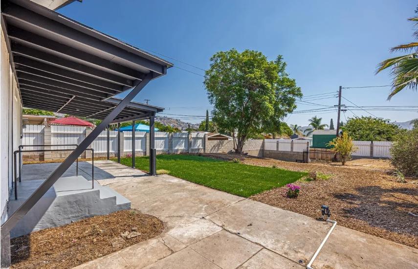 Detail Gallery Image 6 of 28 For 635 Paraiso, Spring Valley,  CA 91977 - 2 Beds | 2 Baths