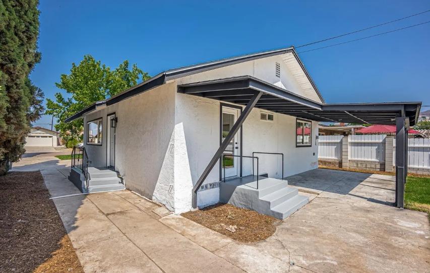 Detail Gallery Image 8 of 28 For 635 Paraiso, Spring Valley,  CA 91977 - 2 Beds | 2 Baths