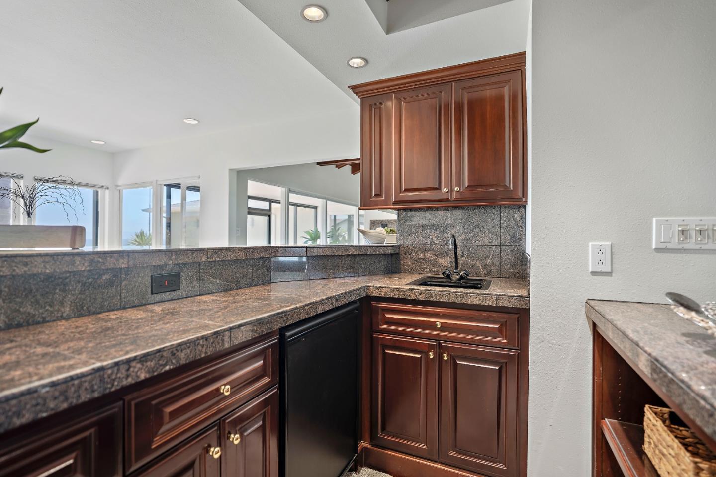 Detail Gallery Image 21 of 69 For 4120 Opal Cliff Dr, Santa Cruz,  CA 95062 - 3 Beds | 2/1 Baths