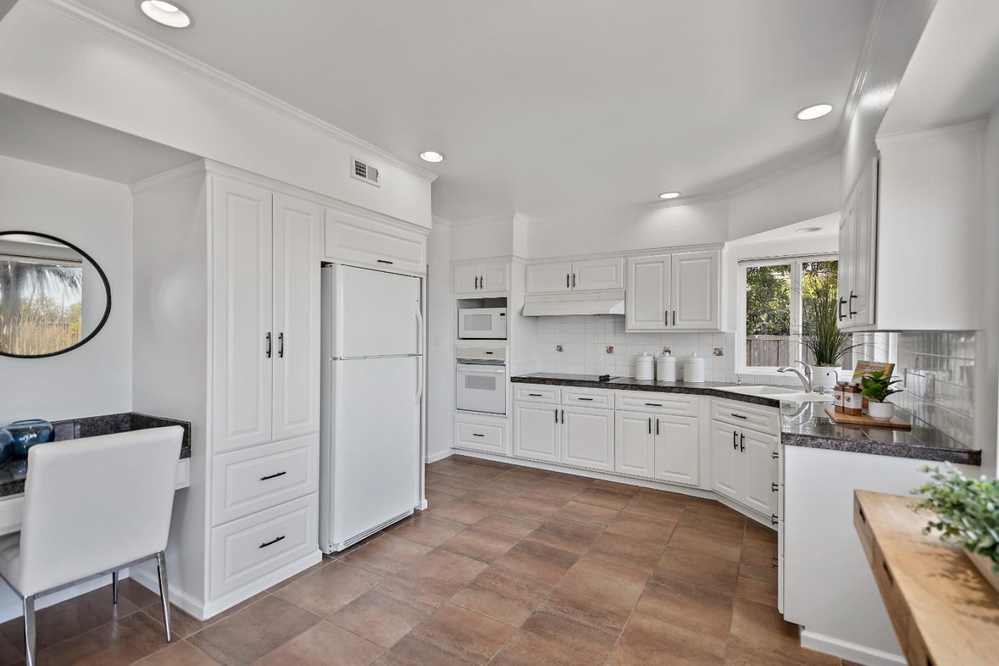 Detail Gallery Image 24 of 69 For 4120 Opal Cliff Dr, Santa Cruz,  CA 95062 - 3 Beds | 2/1 Baths