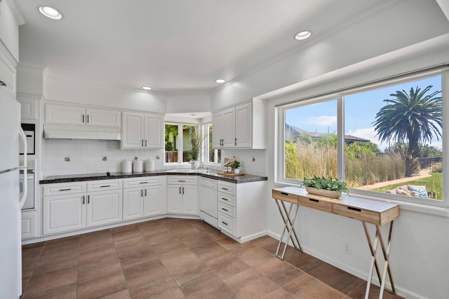 Detail Gallery Image 25 of 69 For 4120 Opal Cliff Dr, Santa Cruz,  CA 95062 - 3 Beds | 2/1 Baths