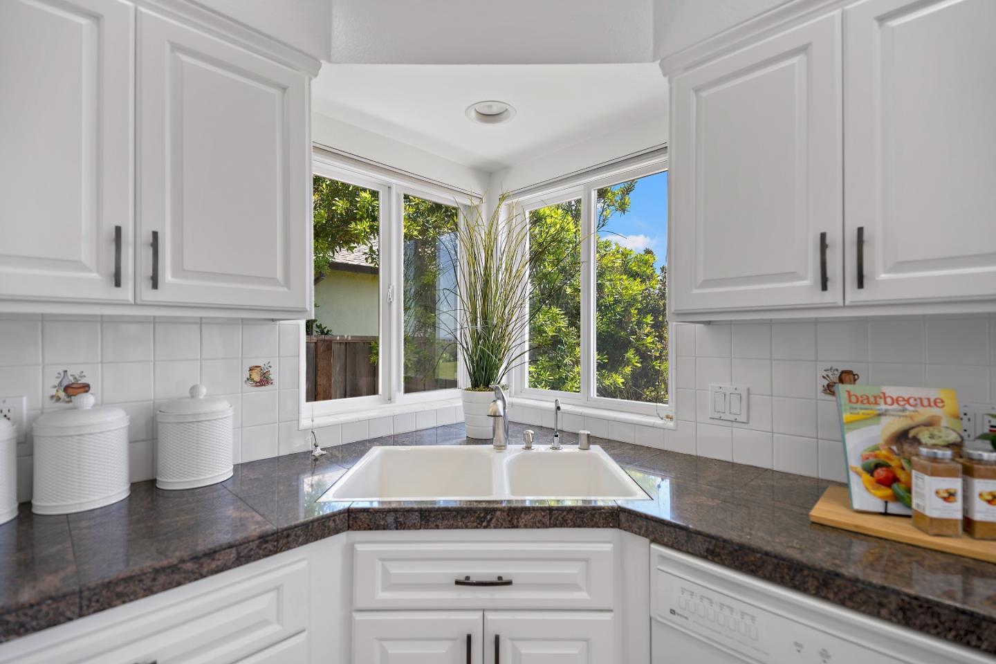 Detail Gallery Image 27 of 69 For 4120 Opal Cliff Dr, Santa Cruz,  CA 95062 - 3 Beds | 2/1 Baths