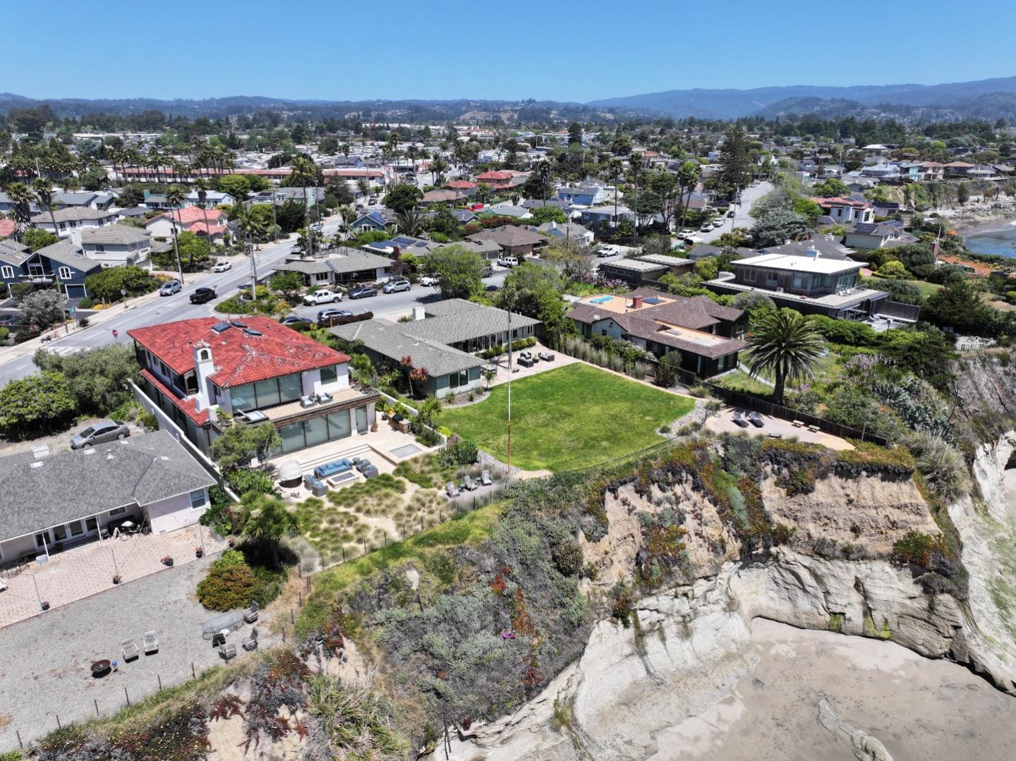Detail Gallery Image 62 of 69 For 4120 Opal Cliff Dr, Santa Cruz,  CA 95062 - 3 Beds | 2/1 Baths