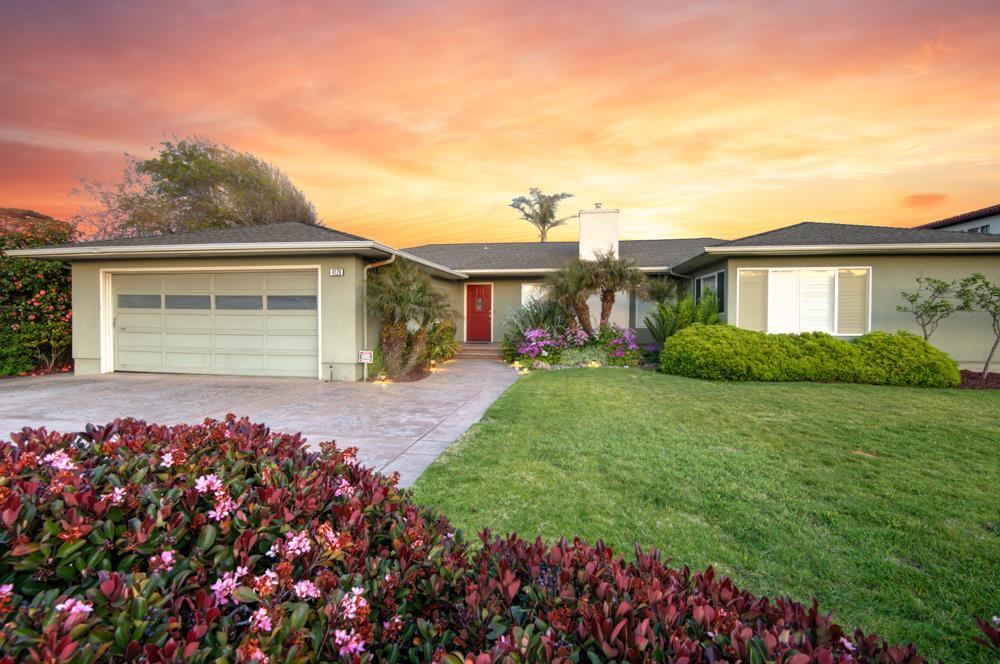 Detail Gallery Image 9 of 69 For 4120 Opal Cliff Dr, Santa Cruz,  CA 95062 - 3 Beds | 2/1 Baths