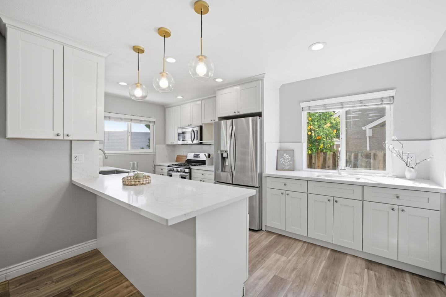 Detail Gallery Image 3 of 12 For 1116 Oakbluff Ct, San Jose,  CA 95131 - 3 Beds | 2 Baths