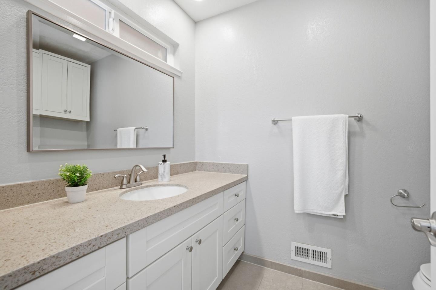 Detail Gallery Image 6 of 12 For 1116 Oakbluff Ct, San Jose,  CA 95131 - 3 Beds | 2 Baths