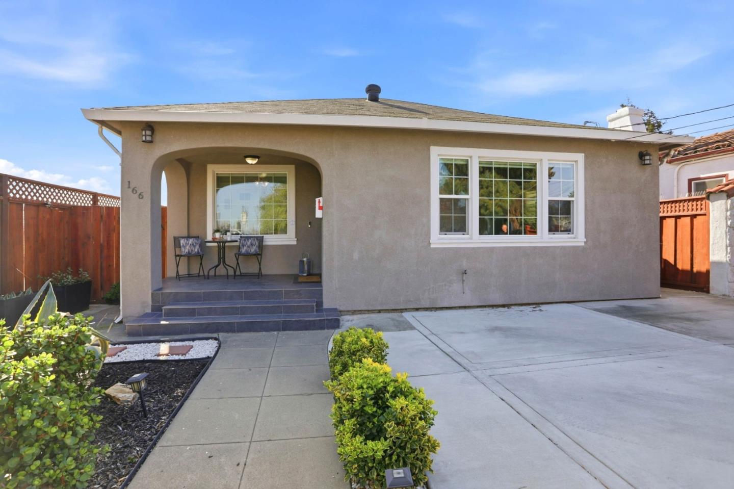 Detail Gallery Image 2 of 42 For 166 E Humboldt St, San Jose,  CA 95112 - 2 Beds | 1 Baths