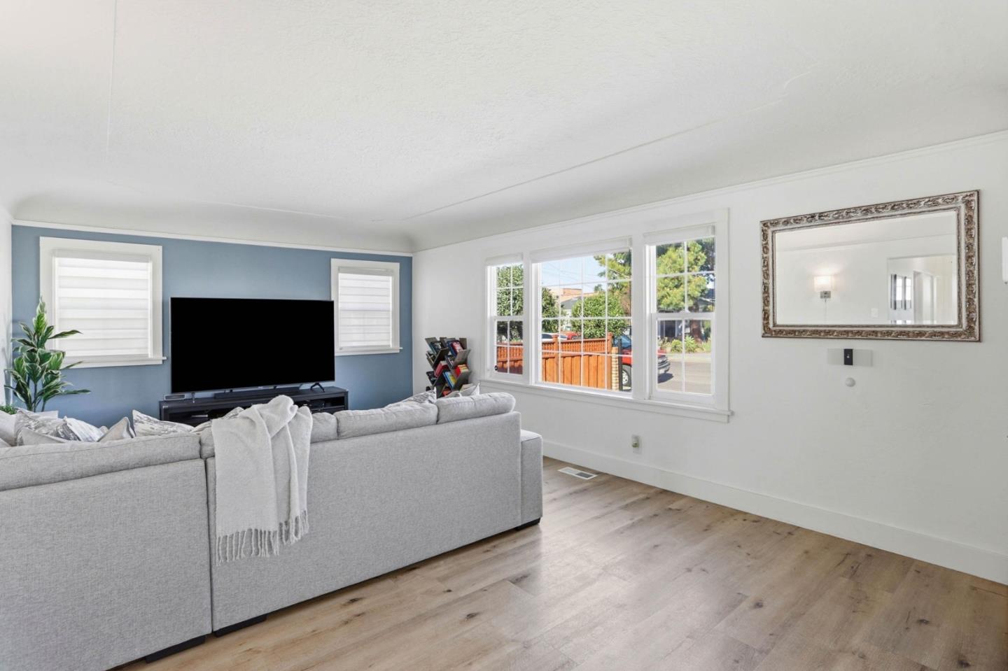 Detail Gallery Image 5 of 42 For 166 E Humboldt St, San Jose,  CA 95112 - 2 Beds | 1 Baths