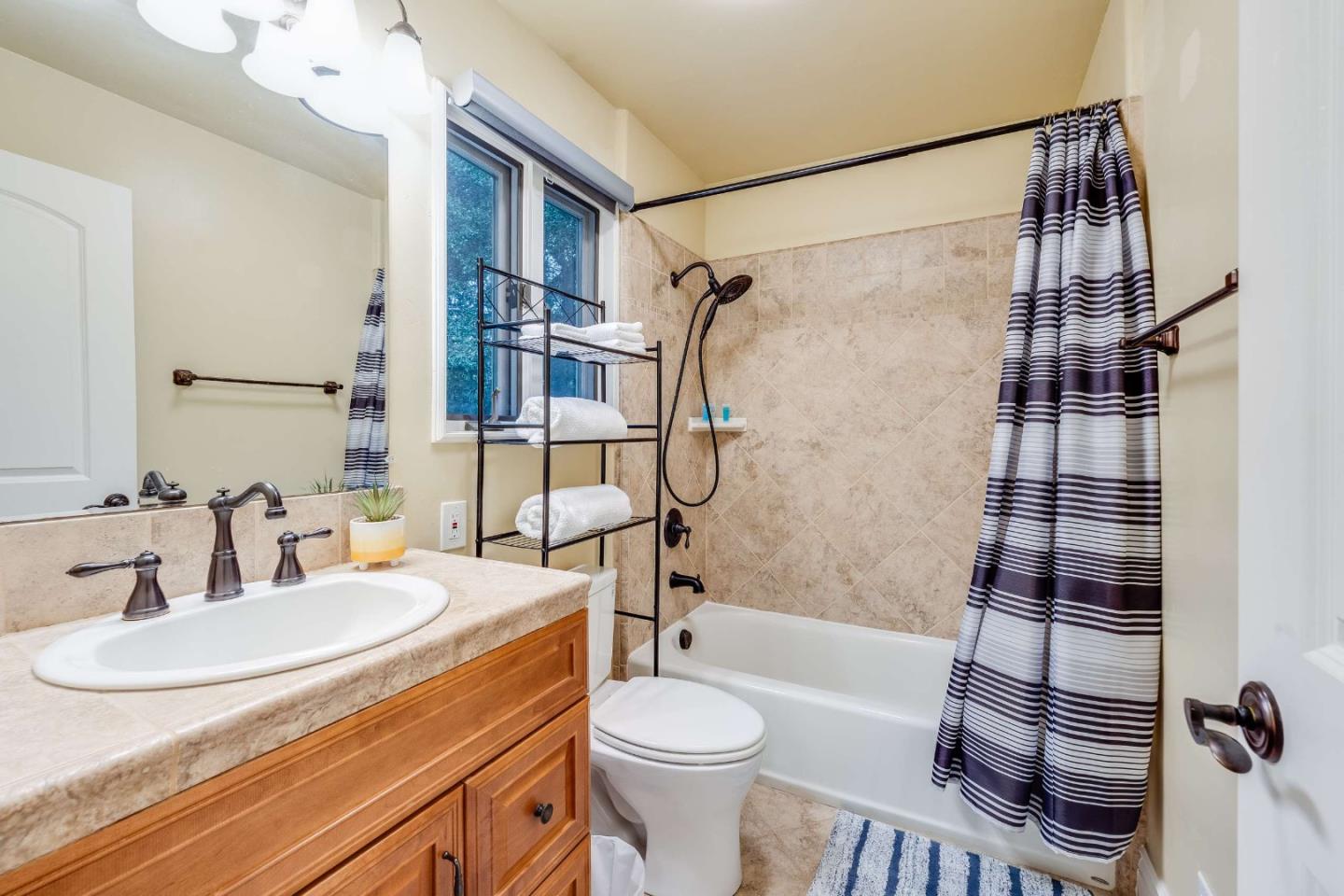 Detail Gallery Image 28 of 43 For 17645 Manzanita Dr, Morgan Hill,  CA 95037 - 4 Beds | 4/1 Baths