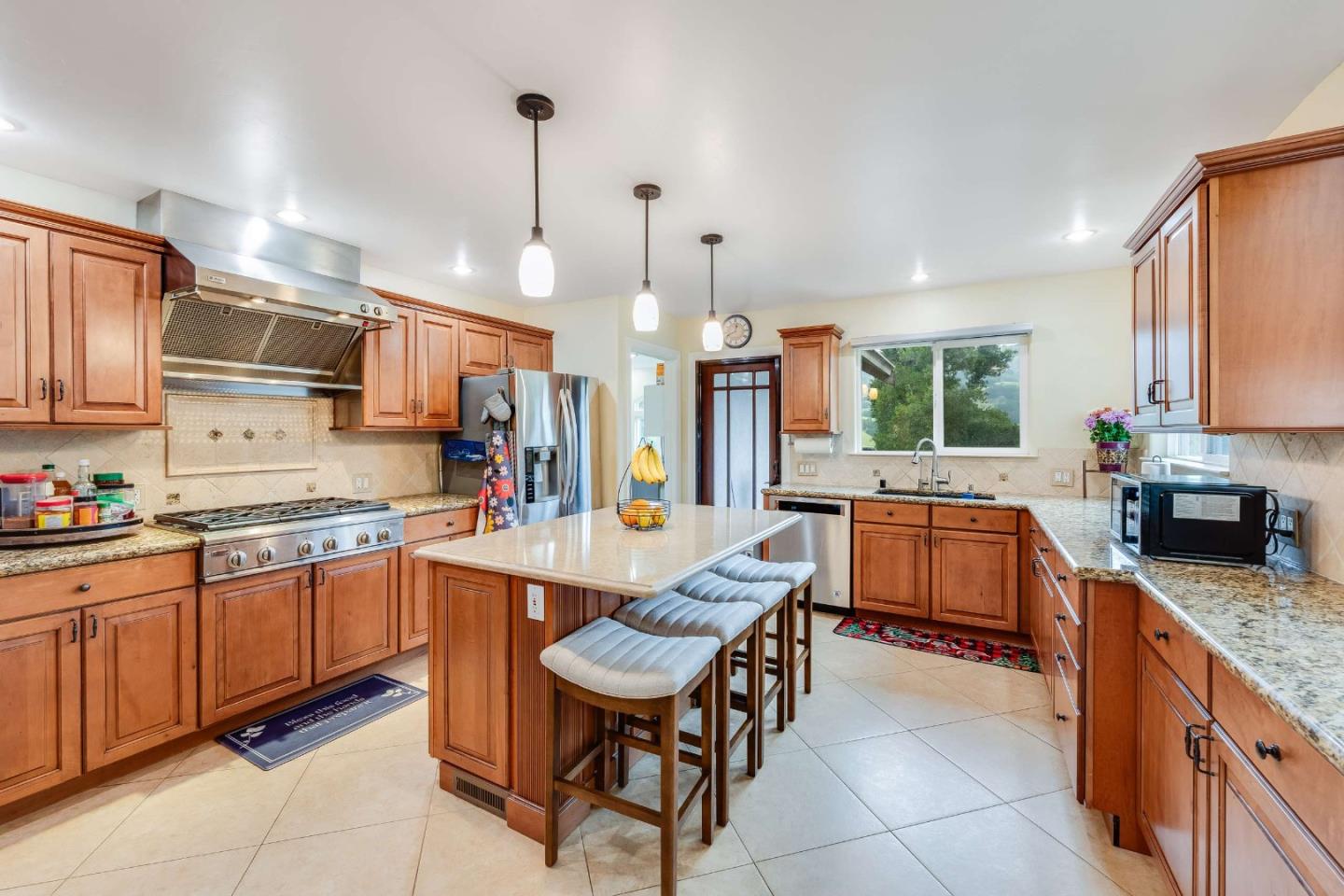 Detail Gallery Image 7 of 43 For 17645 Manzanita Dr, Morgan Hill,  CA 95037 - 4 Beds | 4/1 Baths