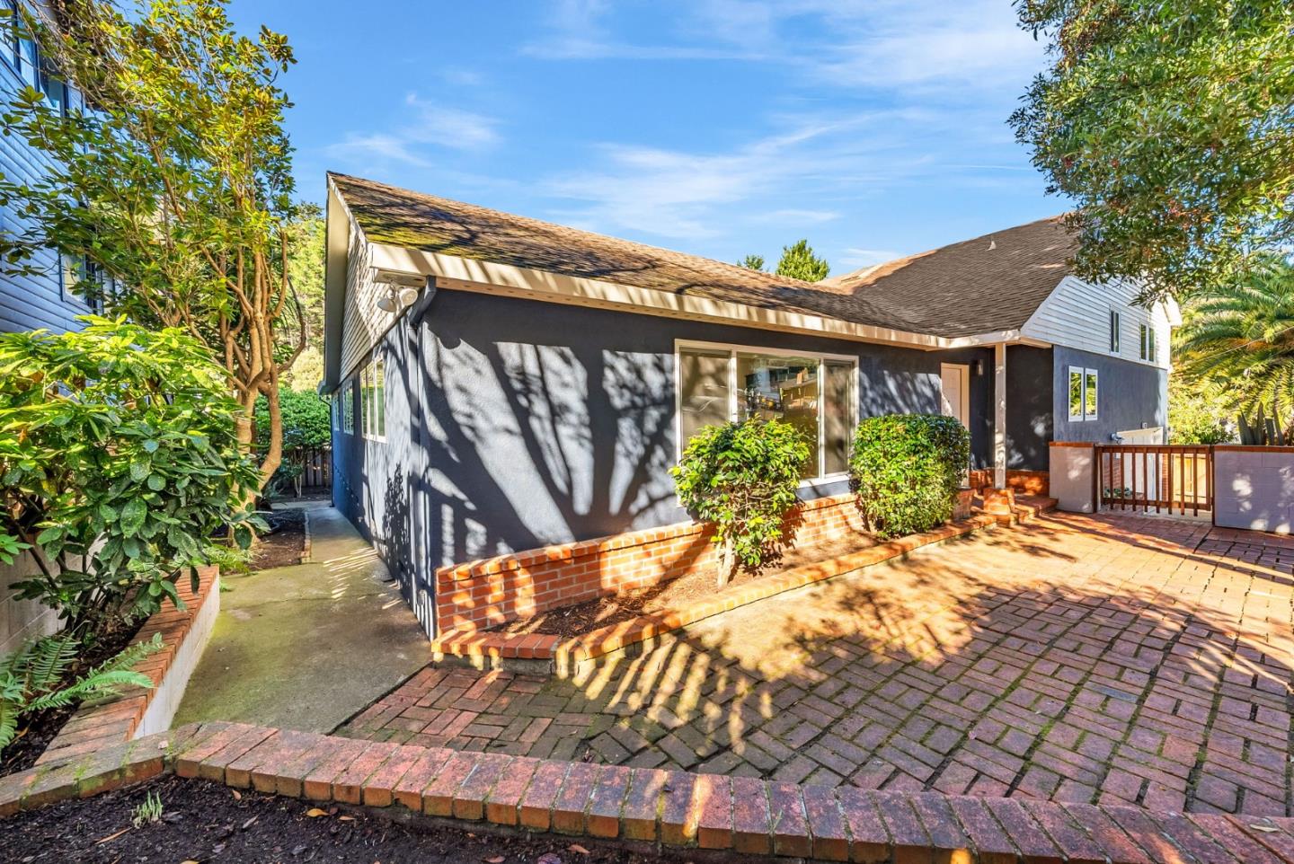 Detail Gallery Image 3 of 33 For 280 Angelita, Pacifica,  CA 94044 - 3 Beds | 3 Baths