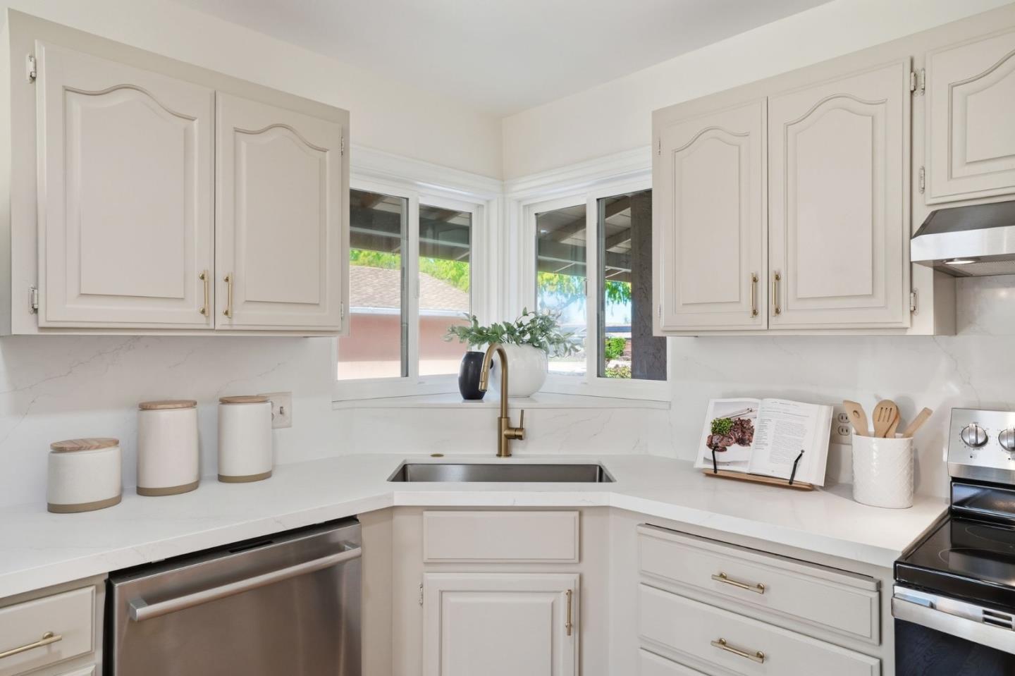 Detail Gallery Image 19 of 77 For 1554 Calinoma Dr, San Jose,  CA 95118 - 3 Beds | 2 Baths