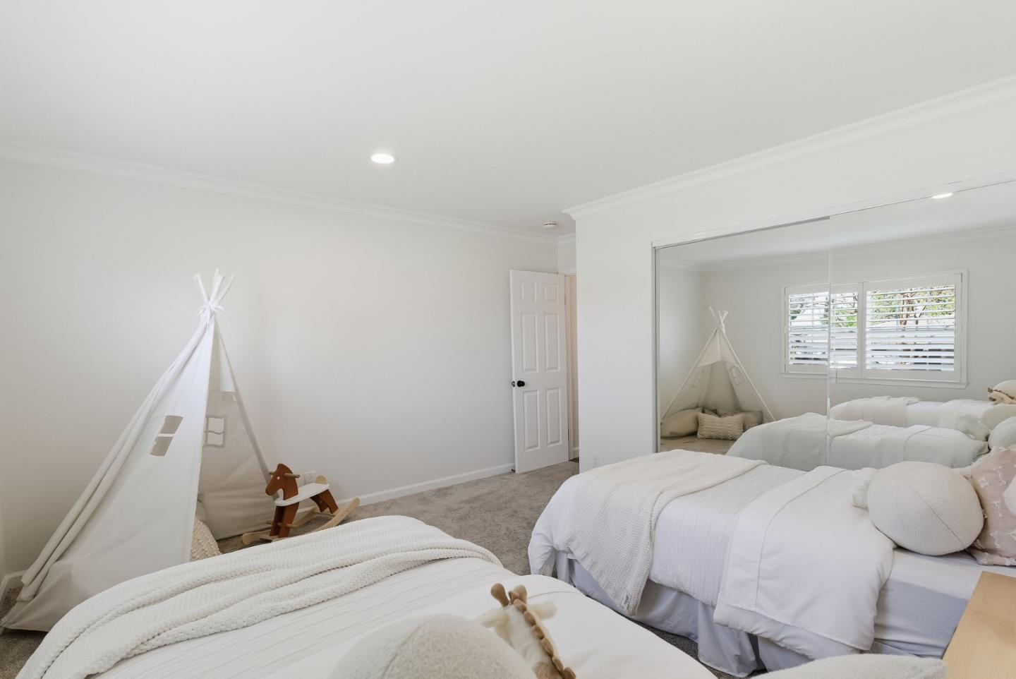 Detail Gallery Image 31 of 50 For 1696 Morning Glory Ln, San Jose,  CA 95124 - 4 Beds | 2 Baths
