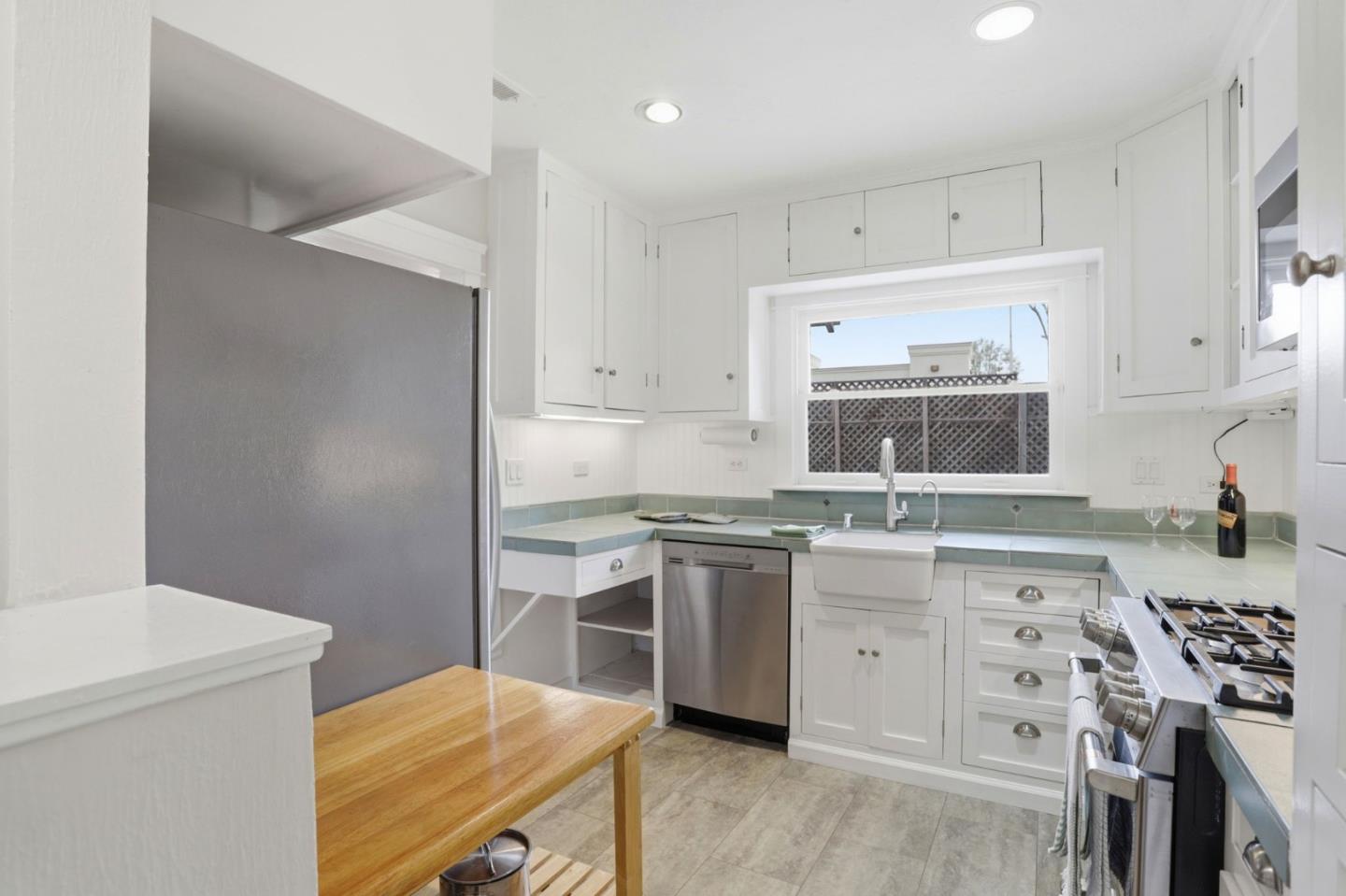 Detail Gallery Image 12 of 34 For 119 Kennan St, Santa Cruz,  CA 95060 - 3 Beds | 2/1 Baths