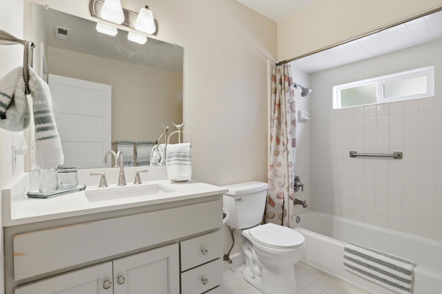 Detail Gallery Image 15 of 34 For 119 Kennan St, Santa Cruz,  CA 95060 - 3 Beds | 2/1 Baths