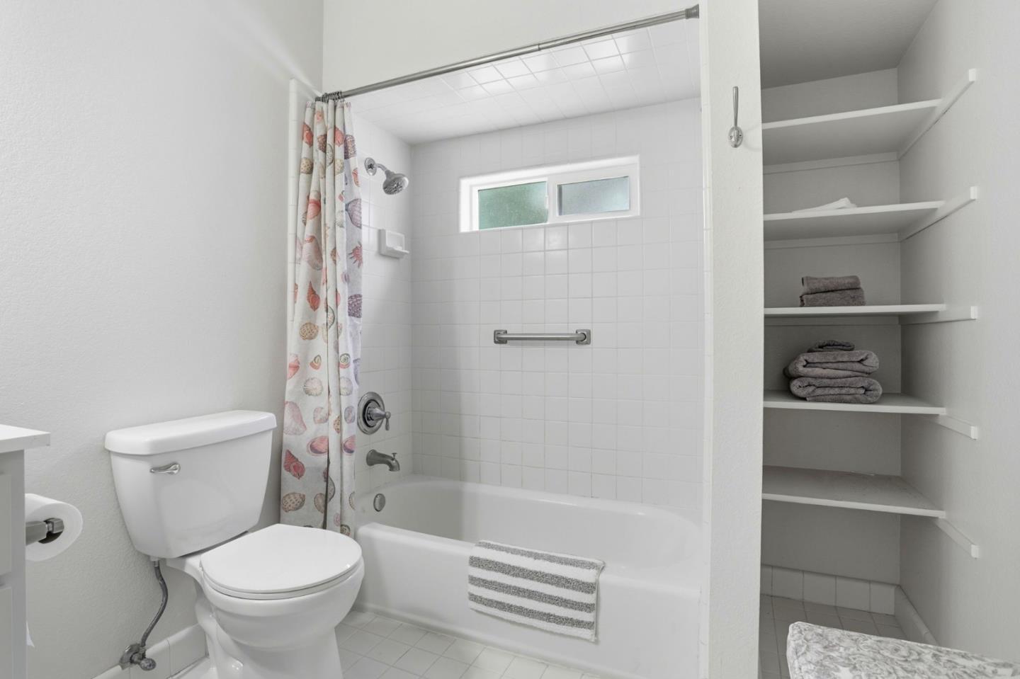 Detail Gallery Image 16 of 34 For 119 Kennan St, Santa Cruz,  CA 95060 - 3 Beds | 2/1 Baths