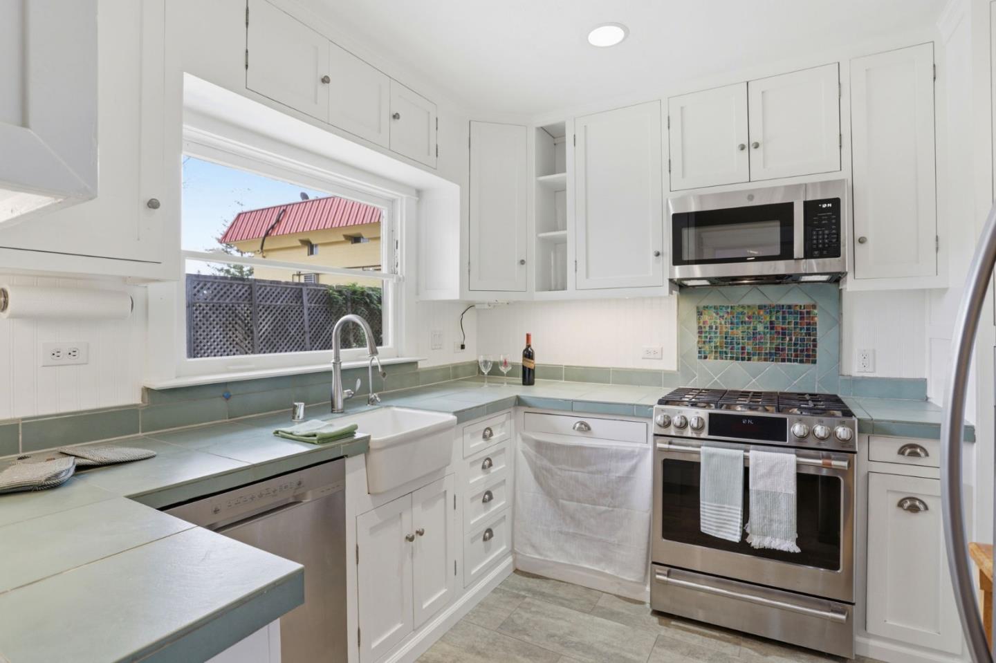 Detail Gallery Image 17 of 34 For 119 Kennan St, Santa Cruz,  CA 95060 - 3 Beds | 2/1 Baths