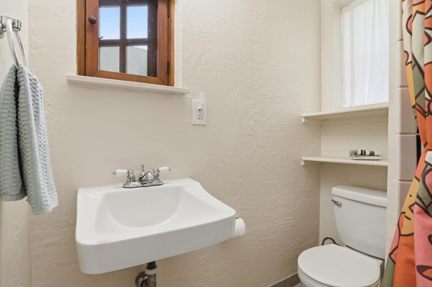 Detail Gallery Image 27 of 34 For 119 Kennan St, Santa Cruz,  CA 95060 - 3 Beds | 2/1 Baths