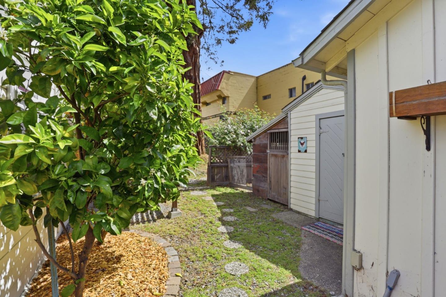 Detail Gallery Image 28 of 34 For 119 Kennan St, Santa Cruz,  CA 95060 - 3 Beds | 2/1 Baths