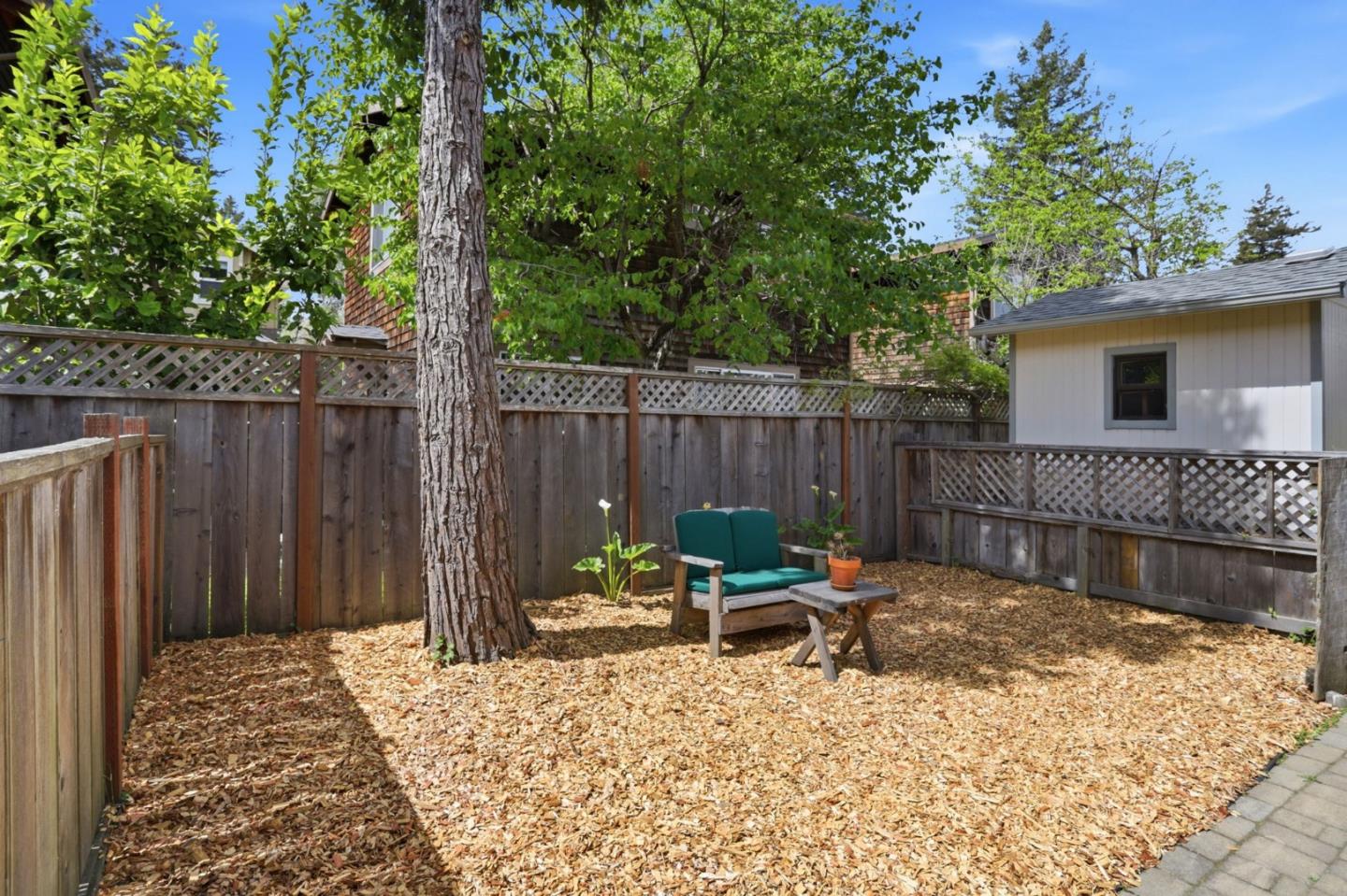 Detail Gallery Image 4 of 34 For 119 Kennan St, Santa Cruz,  CA 95060 - 3 Beds | 2/1 Baths