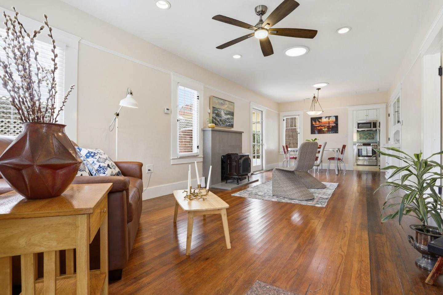 Detail Gallery Image 5 of 34 For 119 Kennan St, Santa Cruz,  CA 95060 - 3 Beds | 2/1 Baths