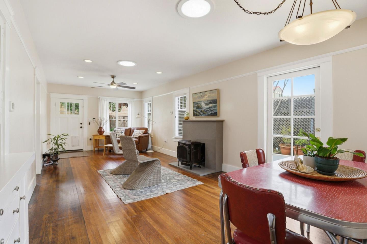 Detail Gallery Image 8 of 34 For 119 Kennan St, Santa Cruz,  CA 95060 - 3 Beds | 2/1 Baths