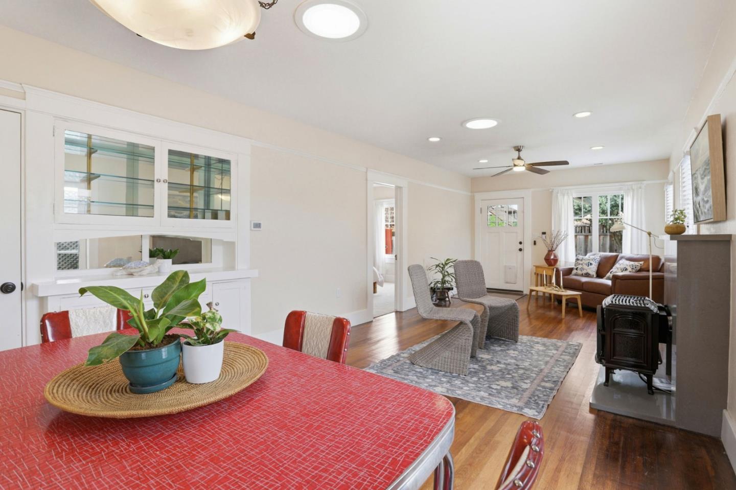 Detail Gallery Image 9 of 34 For 119 Kennan St, Santa Cruz,  CA 95060 - 3 Beds | 2/1 Baths