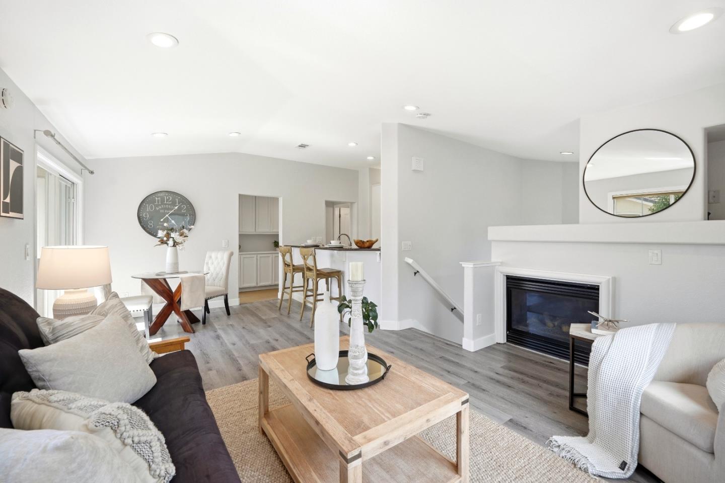 Detail Gallery Image 3 of 30 For 327 Oleander Dr, San Jose,  CA 95123 - 2 Beds | 2 Baths