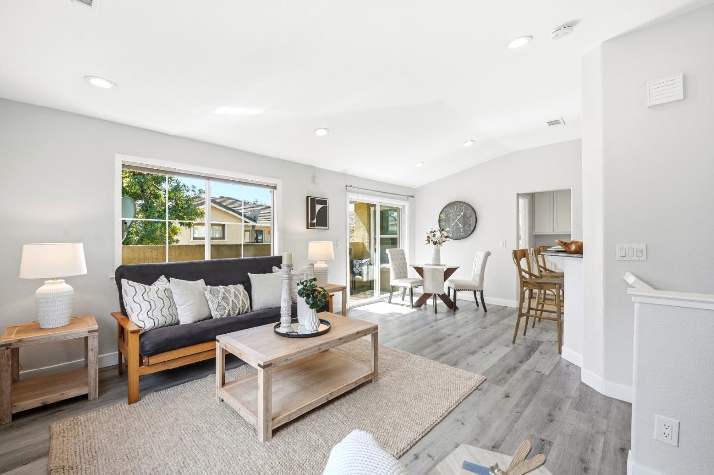 Detail Gallery Image 4 of 30 For 327 Oleander Dr, San Jose,  CA 95123 - 2 Beds | 2 Baths