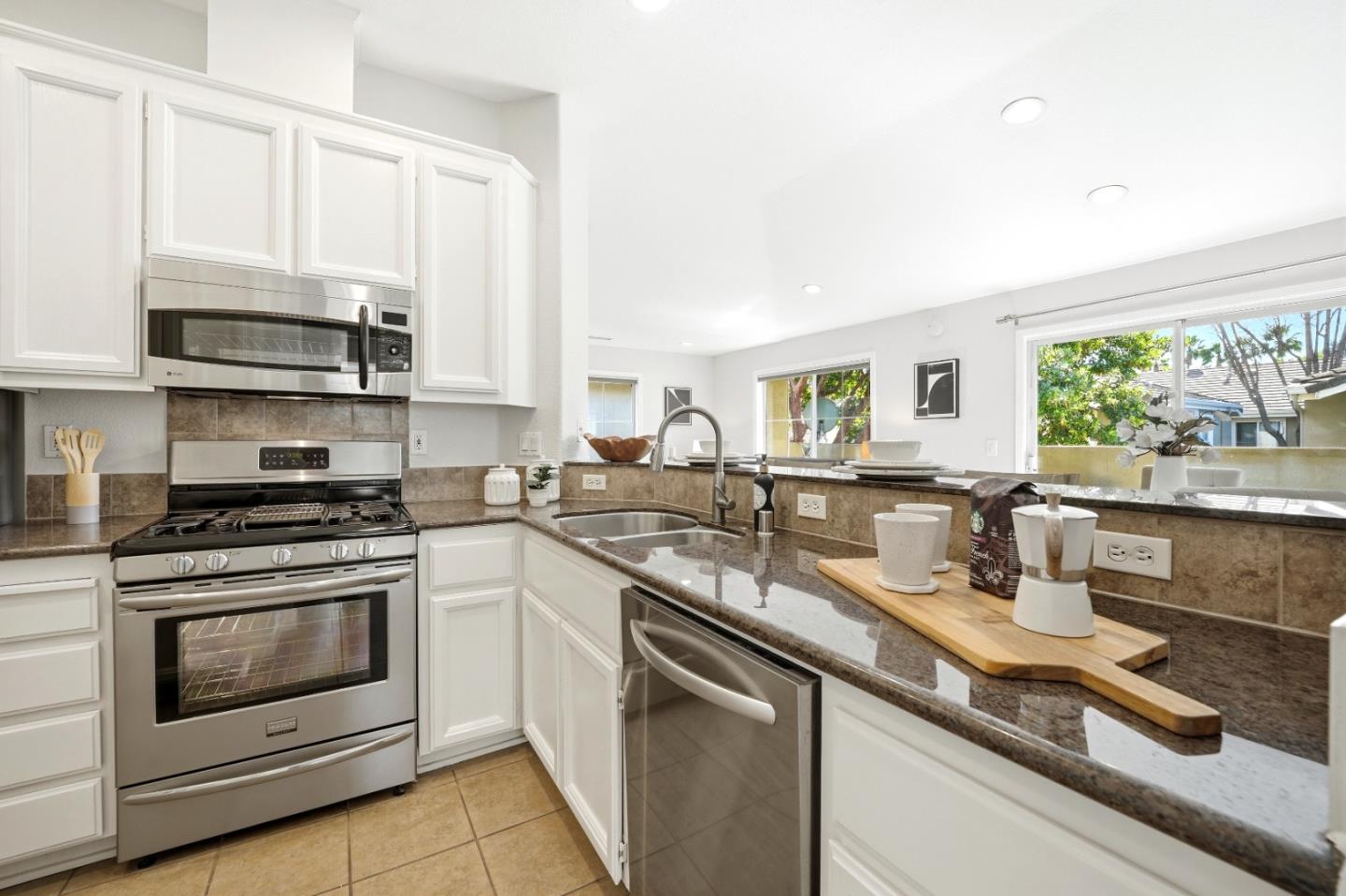 Detail Gallery Image 8 of 30 For 327 Oleander Dr, San Jose,  CA 95123 - 2 Beds | 2 Baths