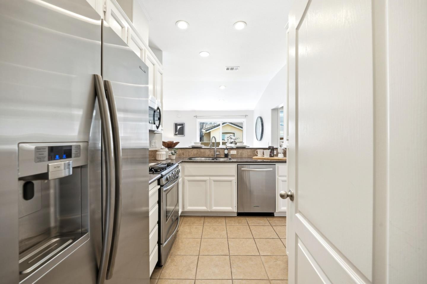 Detail Gallery Image 9 of 30 For 327 Oleander Dr, San Jose,  CA 95123 - 2 Beds | 2 Baths