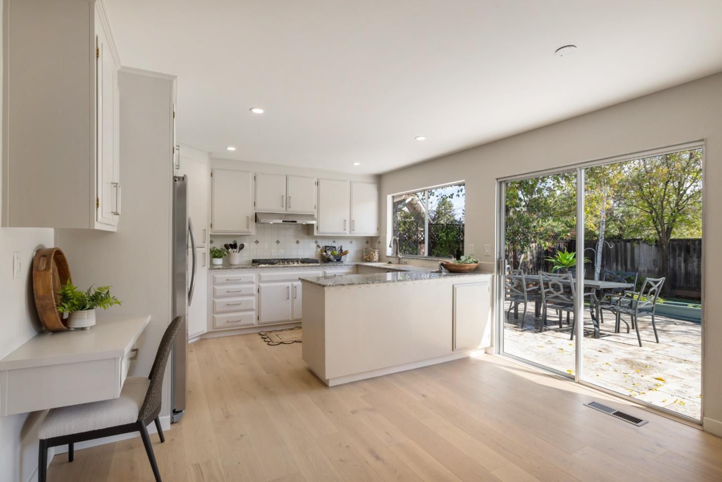 Detail Gallery Image 10 of 34 For 12139 Marilla Dr, Saratoga,  CA 95070 - 4 Beds | 2/1 Baths