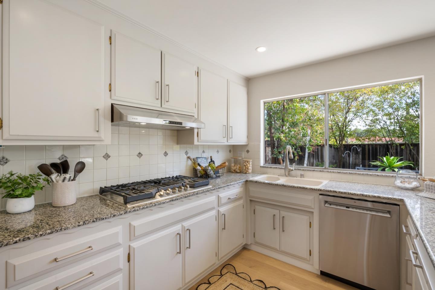 Detail Gallery Image 12 of 34 For 12139 Marilla Dr, Saratoga,  CA 95070 - 4 Beds | 2/1 Baths