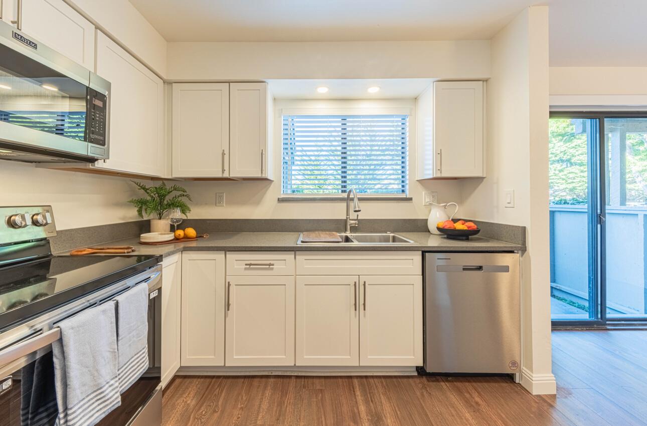 Detail Gallery Image 15 of 38 For 3850 Rio Rd #24,  Carmel,  CA 93923 - 2 Beds | 2/1 Baths