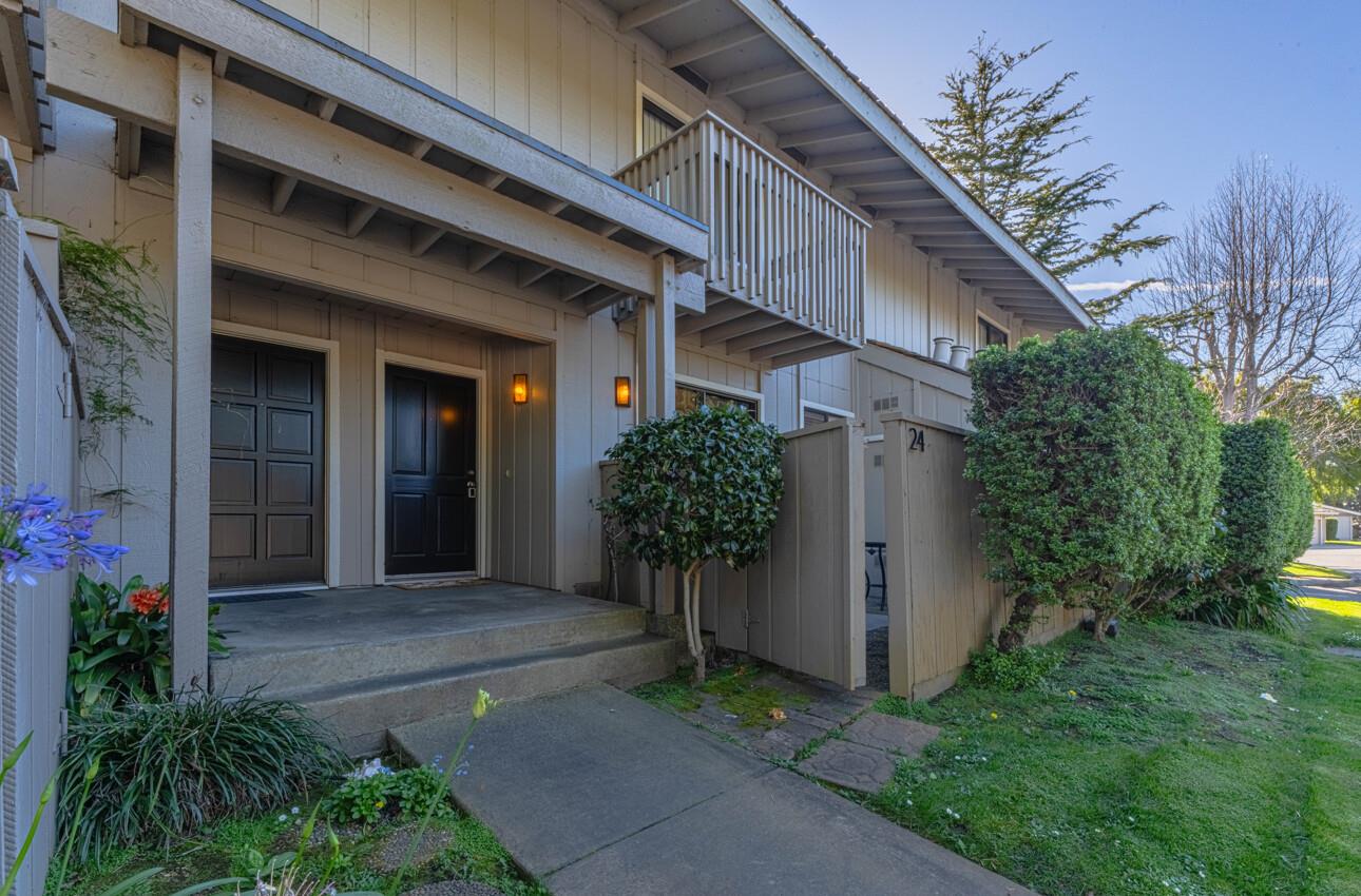 Detail Gallery Image 3 of 38 For 3850 Rio Rd #24,  Carmel,  CA 93923 - 2 Beds | 2/1 Baths