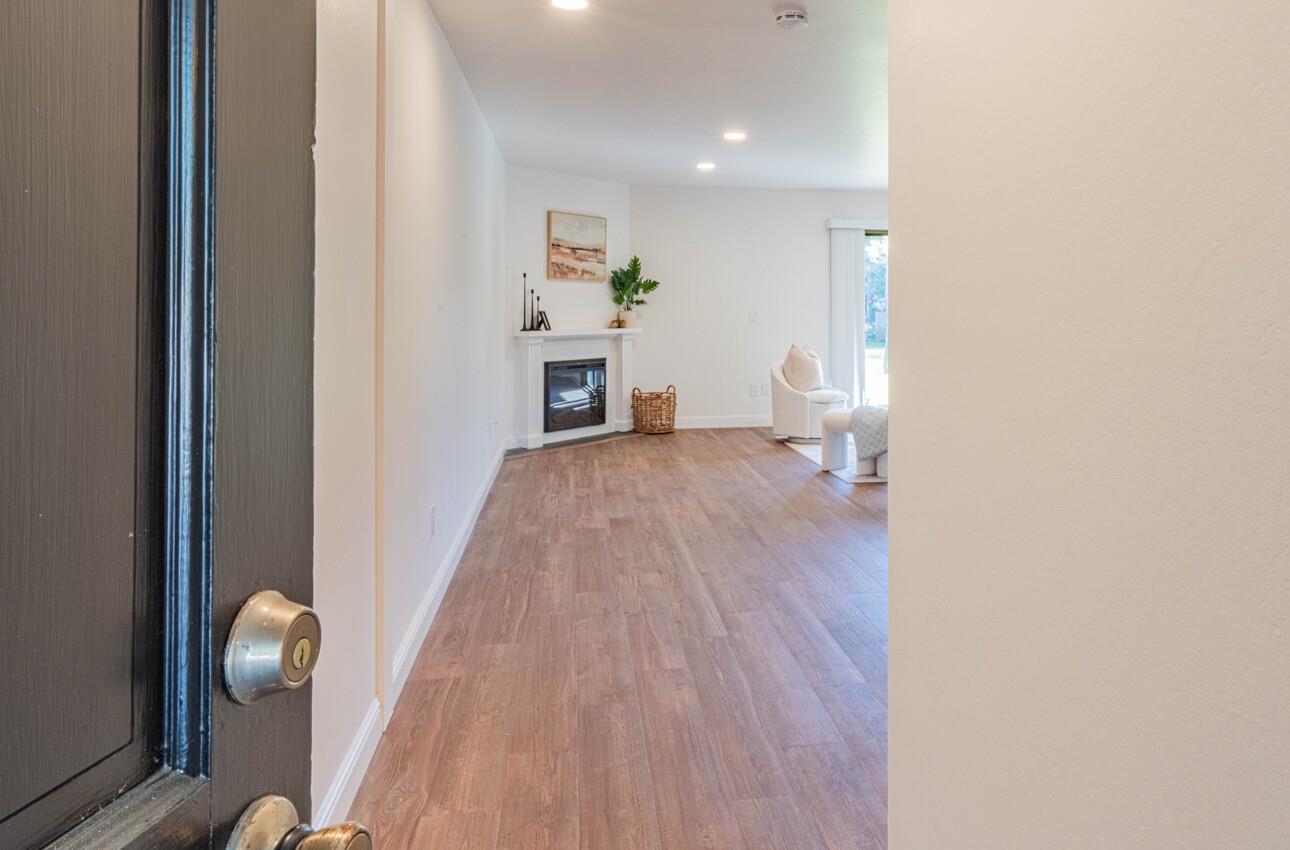 Detail Gallery Image 5 of 38 For 3850 Rio Rd #24,  Carmel,  CA 93923 - 2 Beds | 2/1 Baths