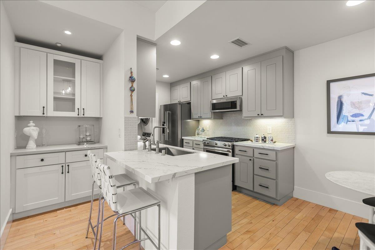 Detail Gallery Image 16 of 29 For 5100 El Camino Real #108,  Los Altos,  CA 94022 - 3 Beds | 2 Baths