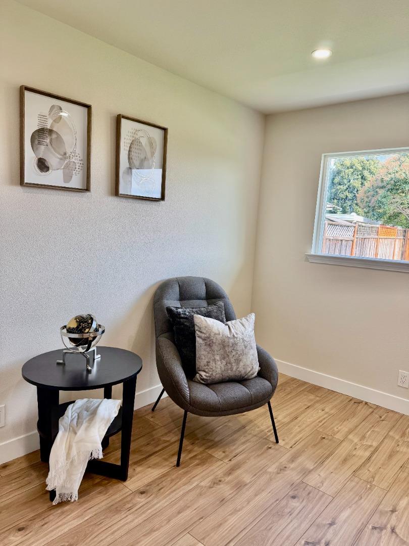 Detail Gallery Image 10 of 21 For 7579 Burnham Way, Dublin,  CA 94568 - 3 Beds | 2 Baths