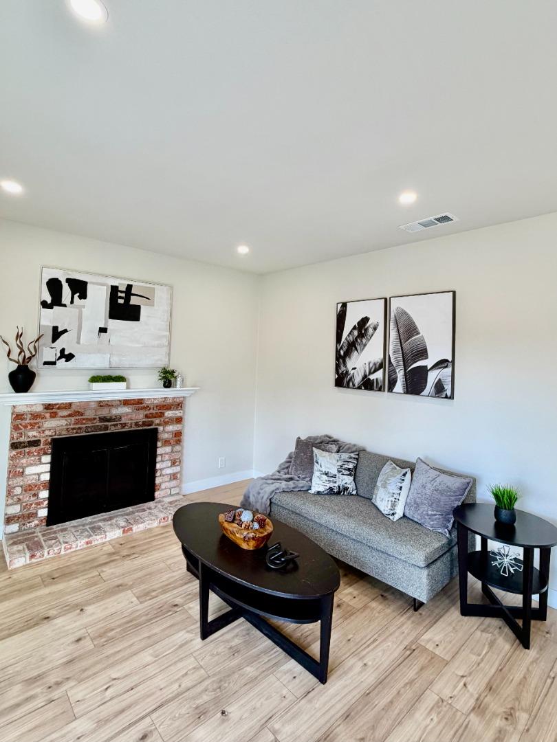 Detail Gallery Image 11 of 21 For 7579 Burnham Way, Dublin,  CA 94568 - 3 Beds | 2 Baths
