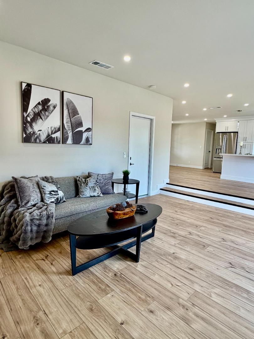 Detail Gallery Image 12 of 21 For 7579 Burnham Way, Dublin,  CA 94568 - 3 Beds | 2 Baths