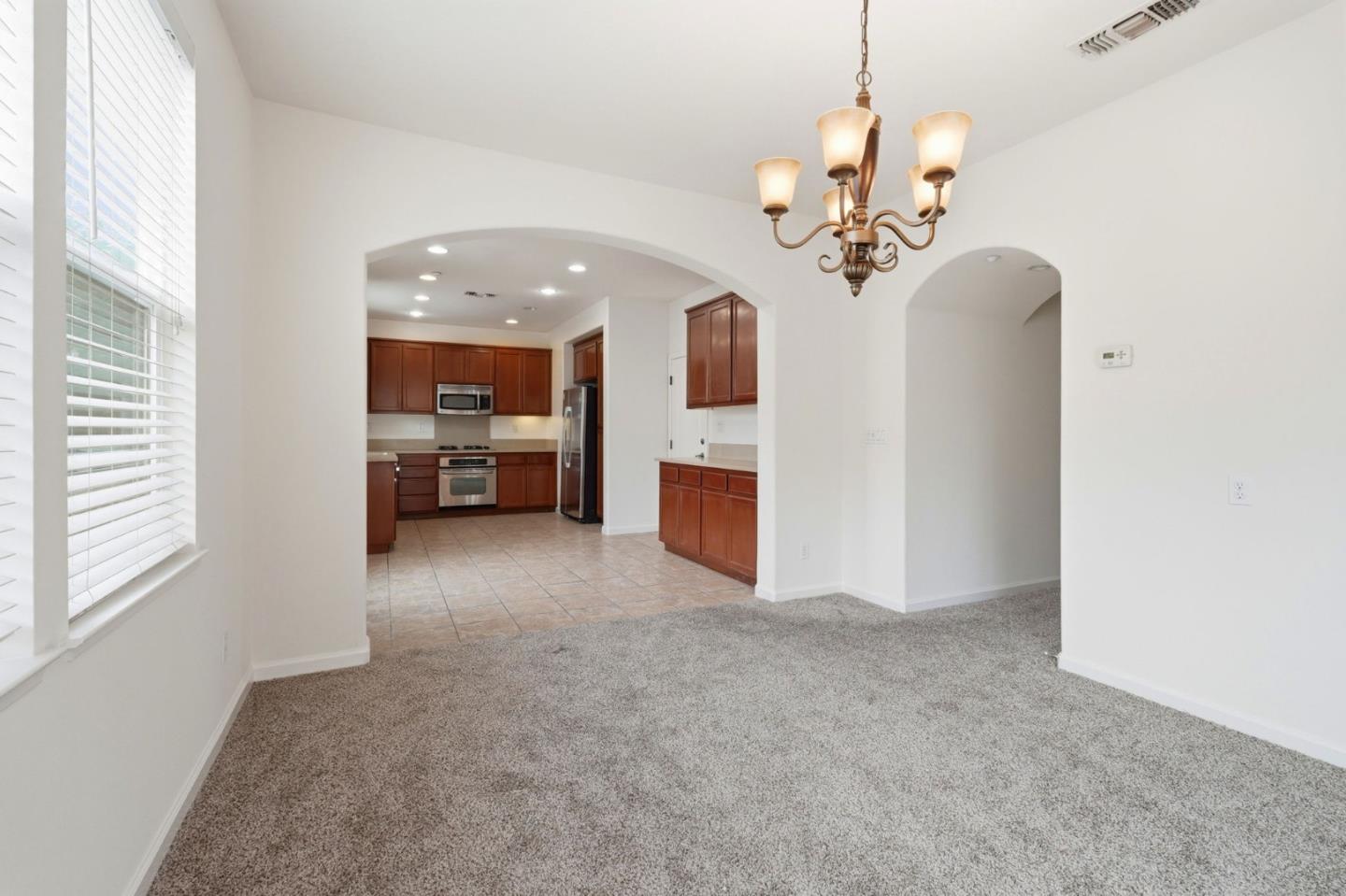 Detail Gallery Image 11 of 41 For 1121 Andreas Ln, Tracy,  CA 95376 - 4 Beds | 2/1 Baths