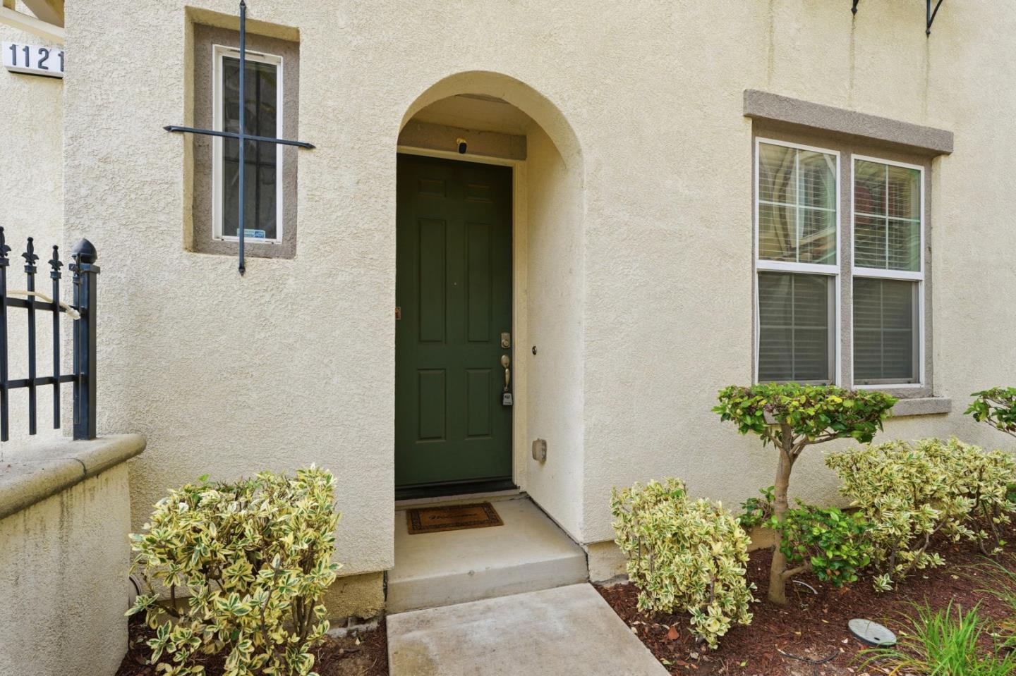 Detail Gallery Image 2 of 41 For 1121 Andreas Ln, Tracy,  CA 95376 - 4 Beds | 2/1 Baths